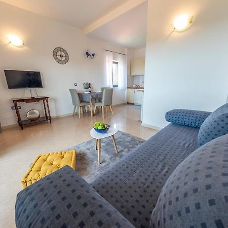 Apartments Krivicic Blue Pomer Exterior foto