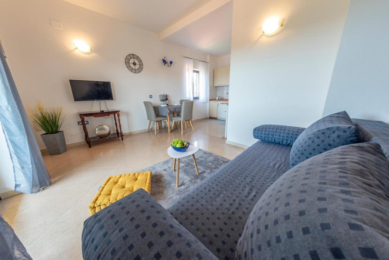 Apartments Krivicic Blue Pomer Exterior foto